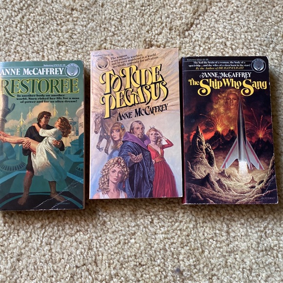 Set of 3 Vintage Anne McCaffrey books - Picture 2 of 6